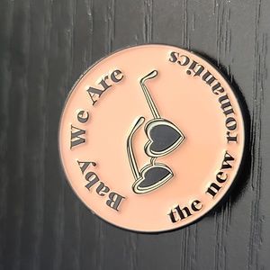 Taylor Swift (New Romantics) Lyric Pin